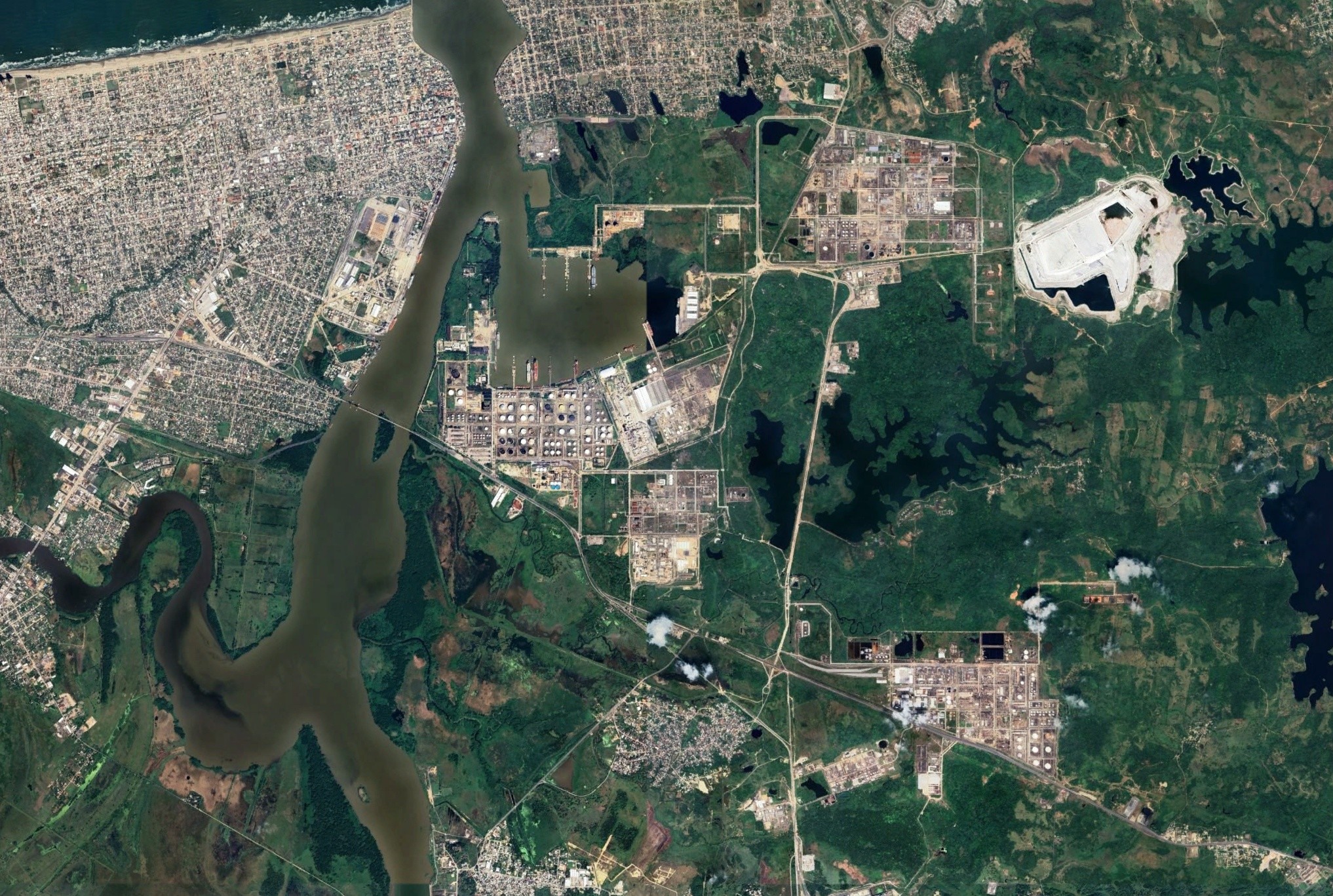 Vista satelital de la zona industrial de Coatzacoalcos.